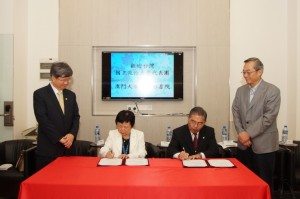 A signing ceremony for the Memorandum of Understanding on a Program of Exchange Students between National Chengchi Univeristy and Cheng Yu Tung College