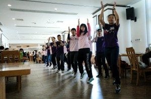 amazing flash mob dance “Little Apple” in Dining Hall