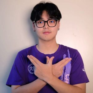 江 晴 川